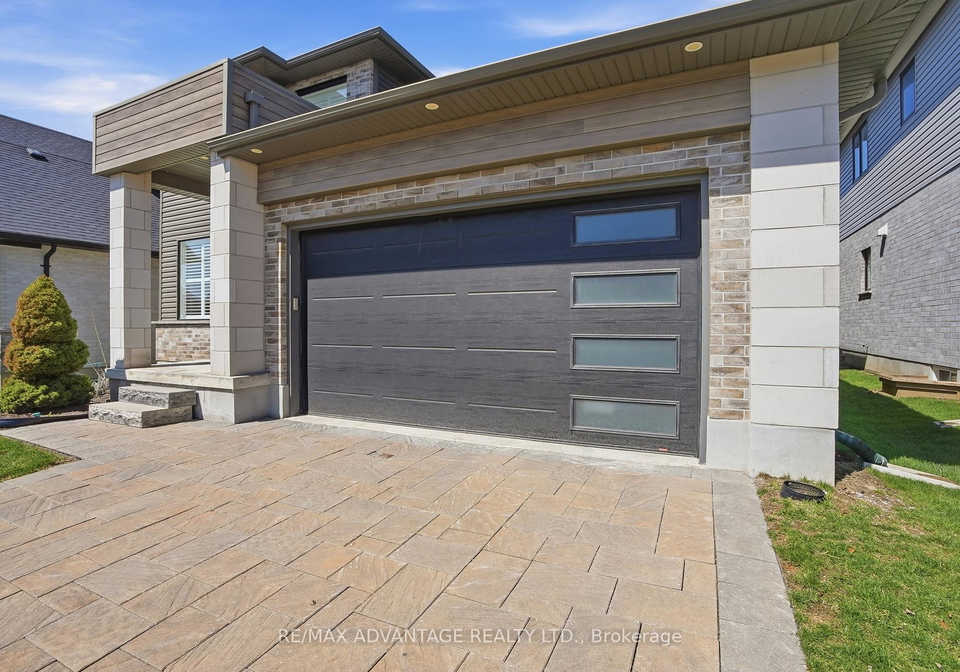 1061-eagletrace-drive-london-north-ontario-x12983938
