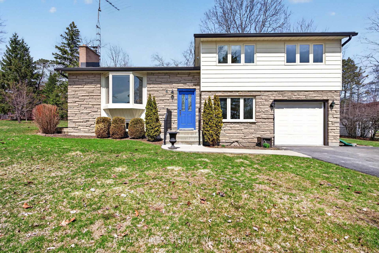 4-edgewood-road-loyalist-ontario-x12984290
