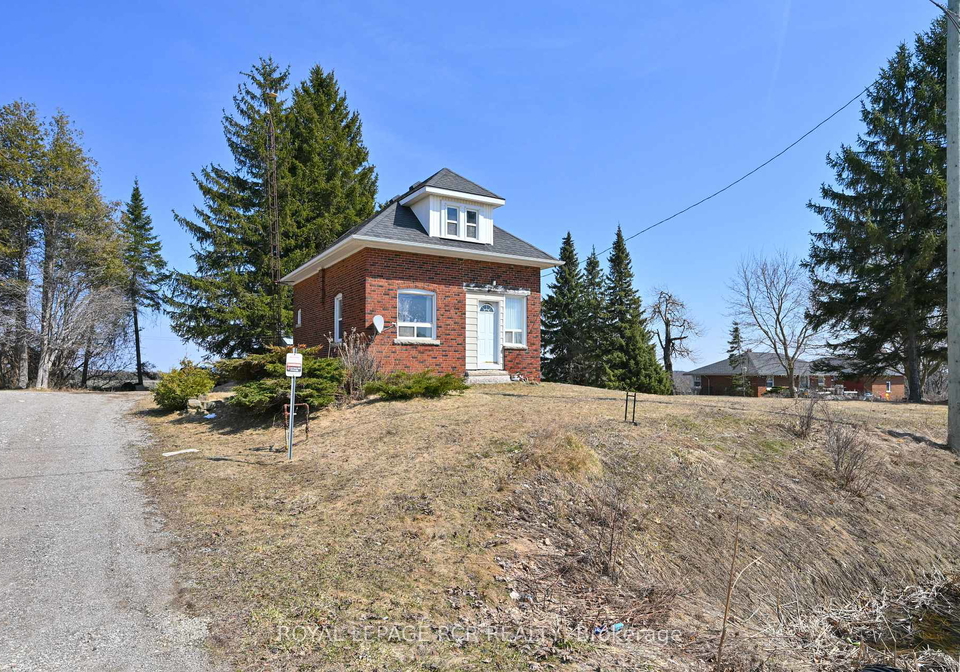 634289-hwy-10-mono-ontario-x12984348