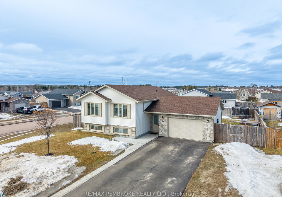 10-newport-drive-petawawa-ontario-x12984430