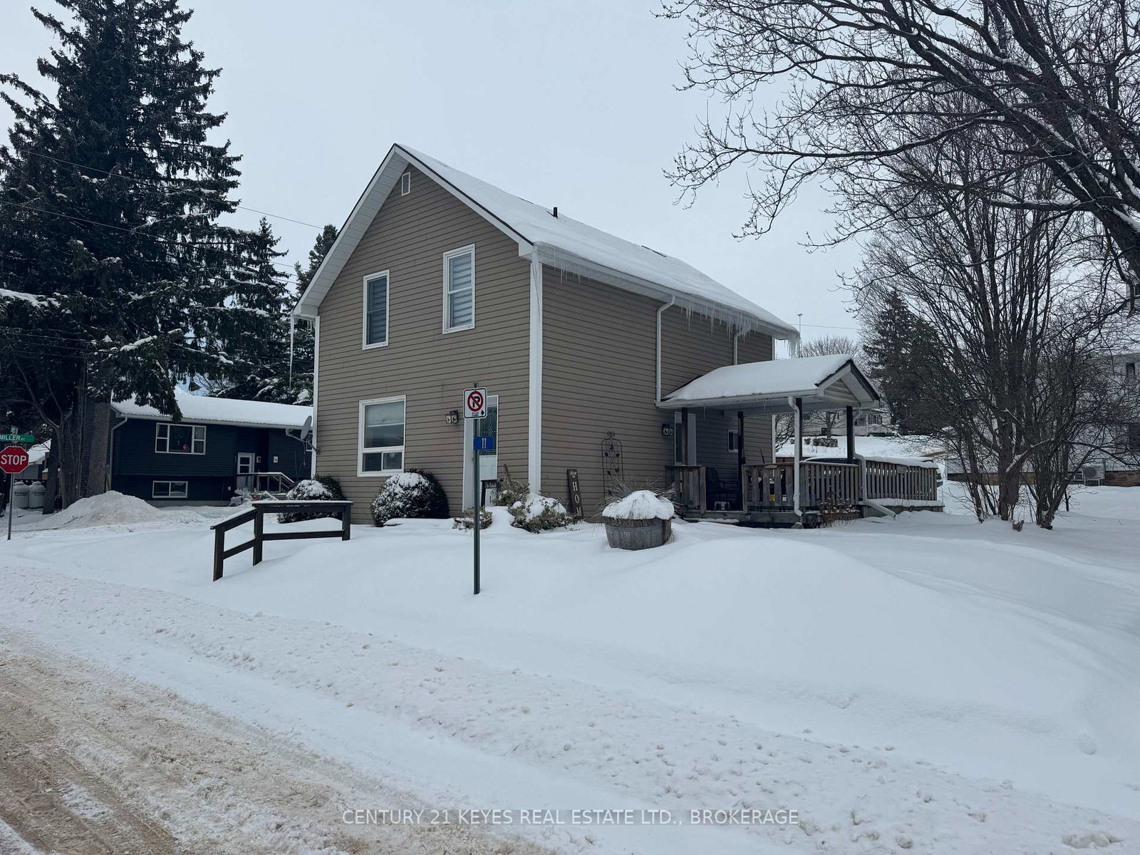 11-james-st-street-lansdowne-village-ontario-x12985466