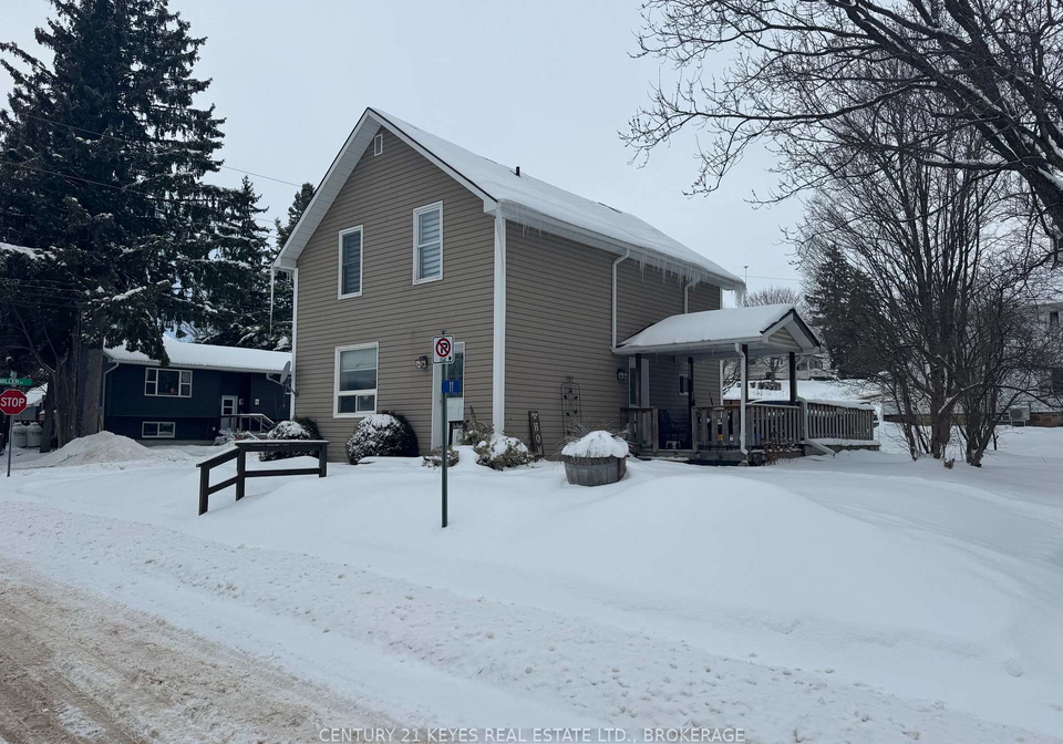 11-james-st-street-lansdowne-village-ontario-x12985466