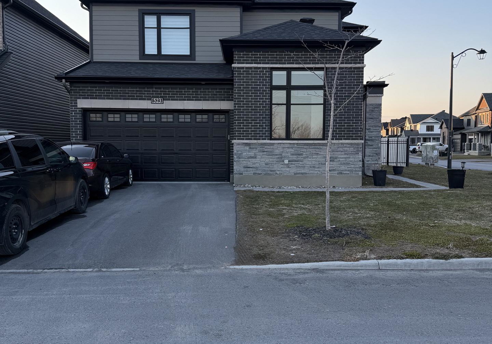 523-anchor-circle-w-ottawa-ontario-x12985506