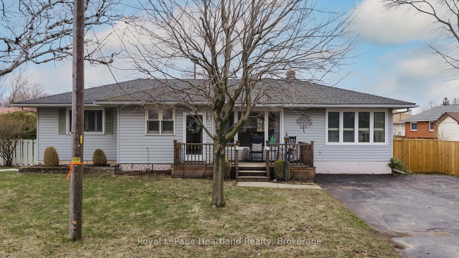 137-oxford-street-goderich-ontario-x12986448