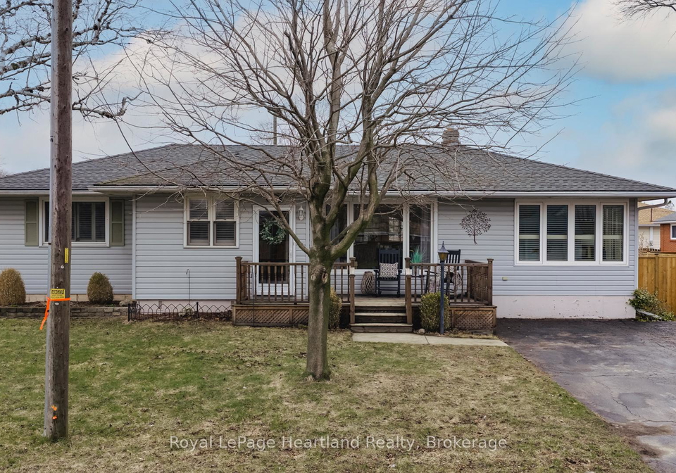 137-oxford-street-goderich-ontario-x12986448