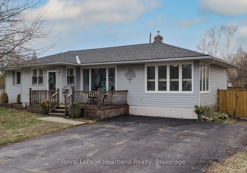 137-oxford-street-goderich-ontario-x12986448
