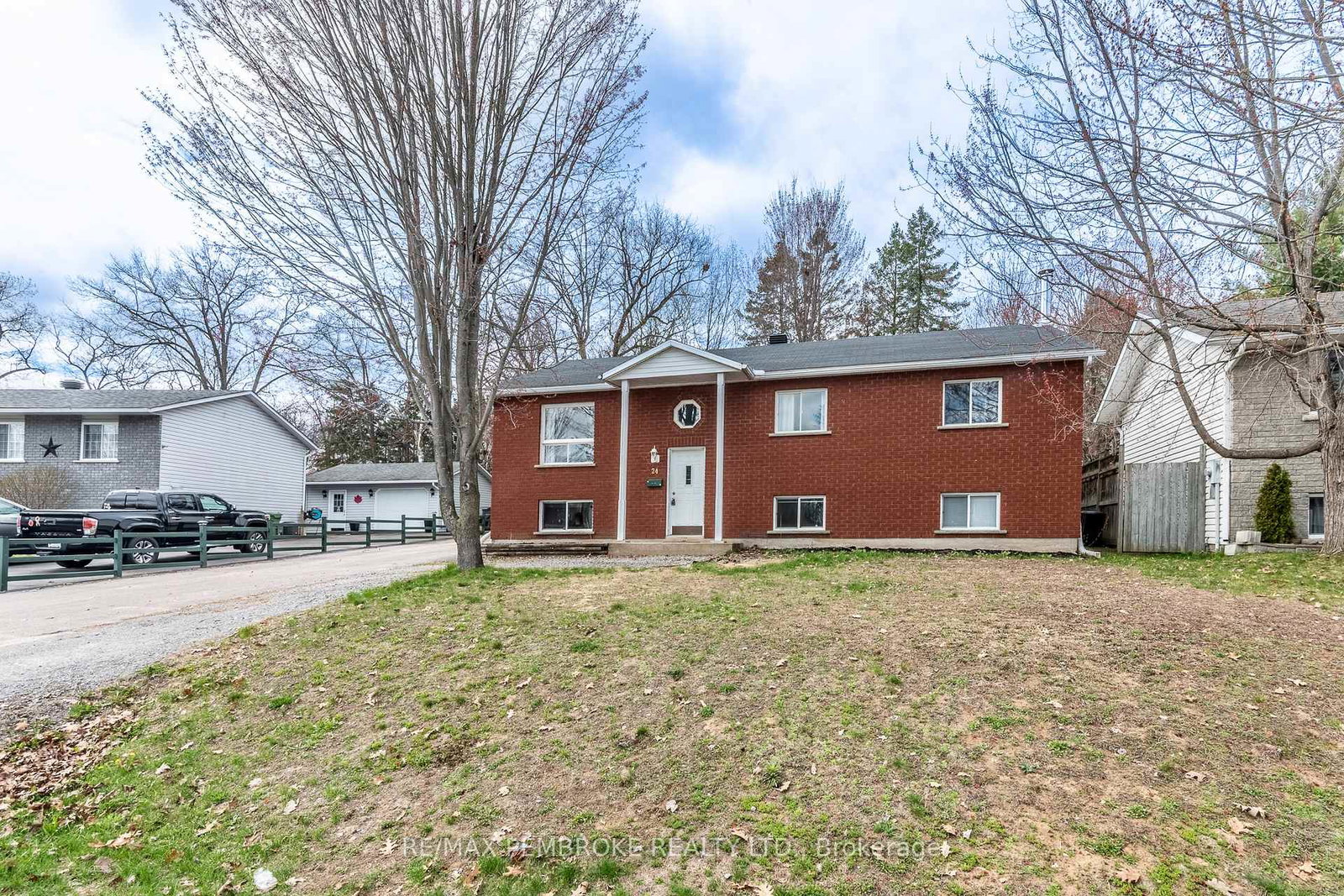 24-earl-street-petawawa-ontario-x12986482