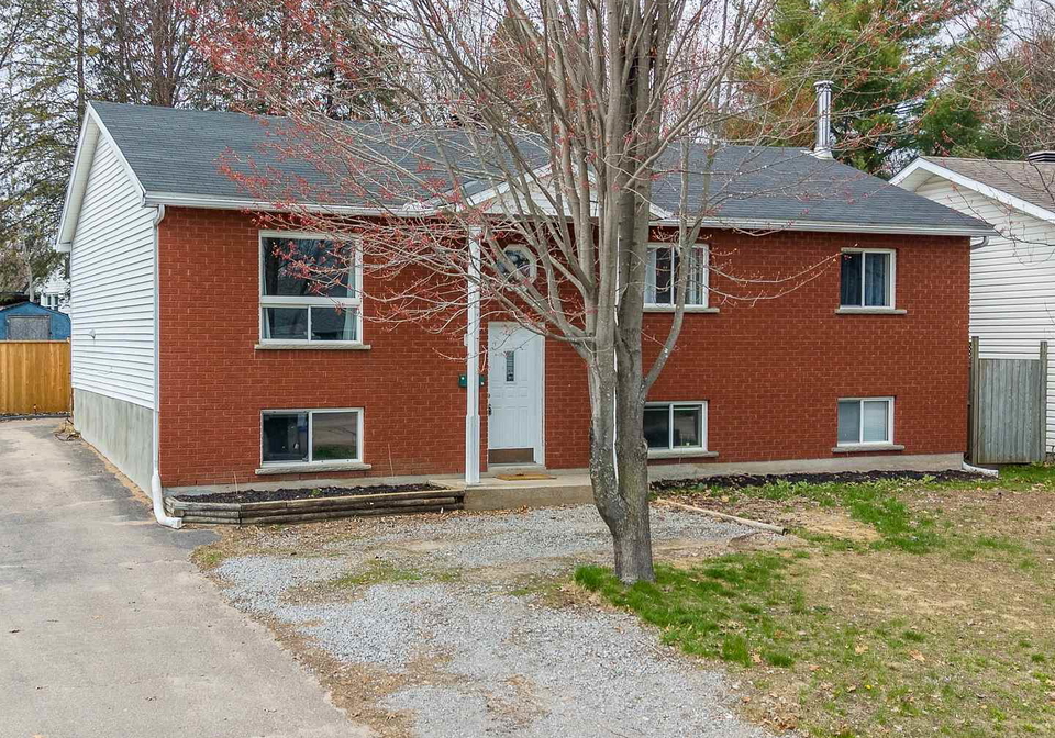 24-earl-street-petawawa-ontario-x12986482