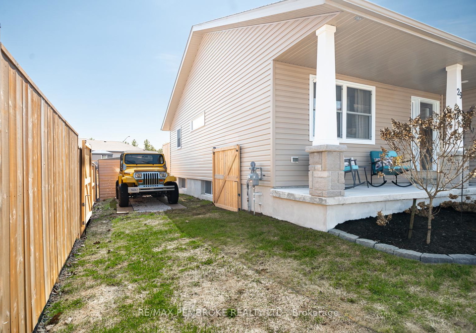 29-terrance-drive-petawawa-ontario-x12986484