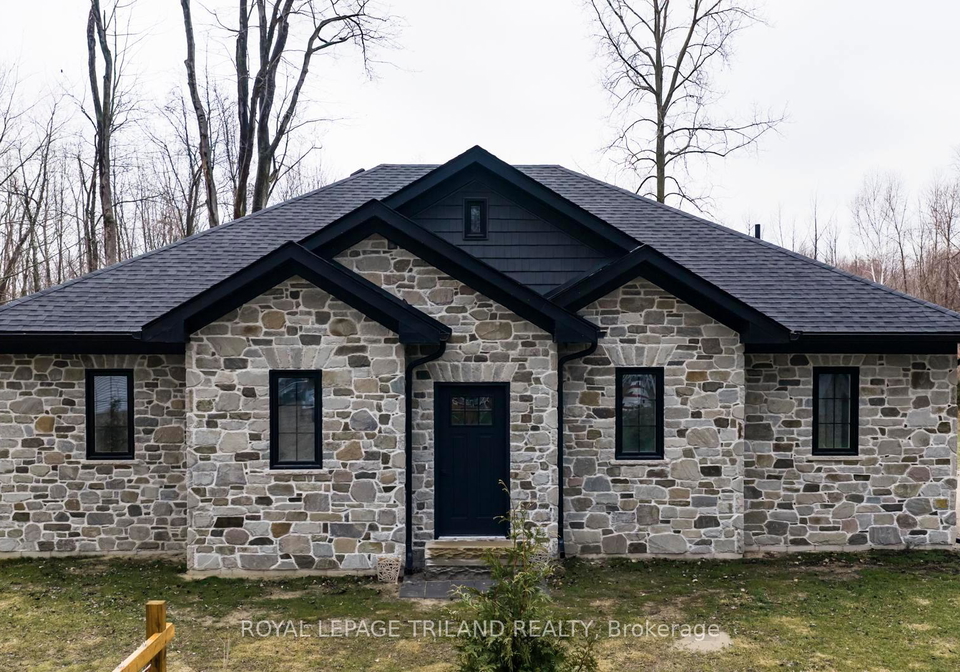 6043-franks-road-lambton-shores-ontario-x12986608