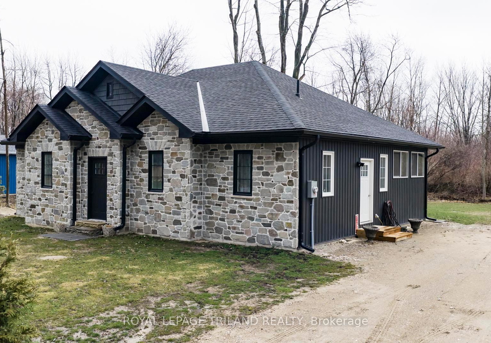6043-franks-road-lambton-shores-ontario-x12986608