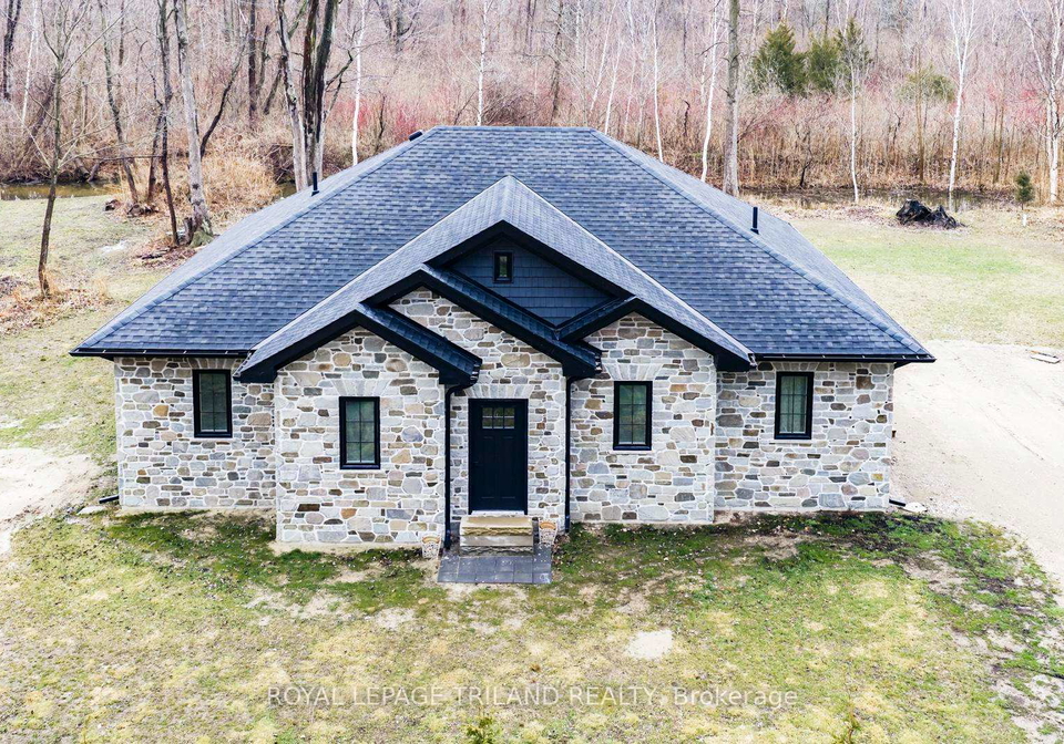 6043-franks-road-lambton-shores-ontario-x12986608