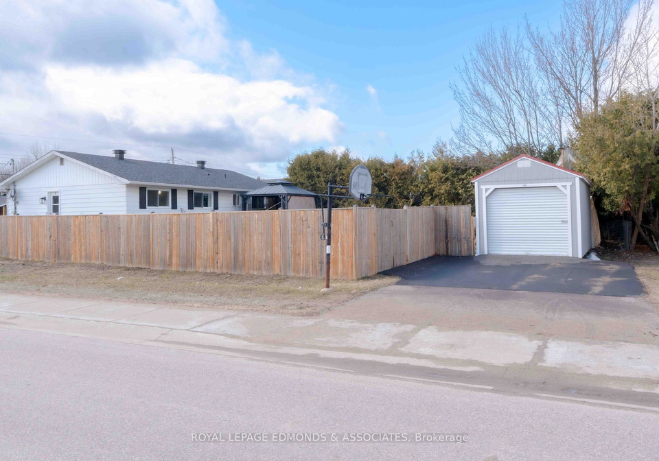 22-john-street-petawawa-ontario-x12987178