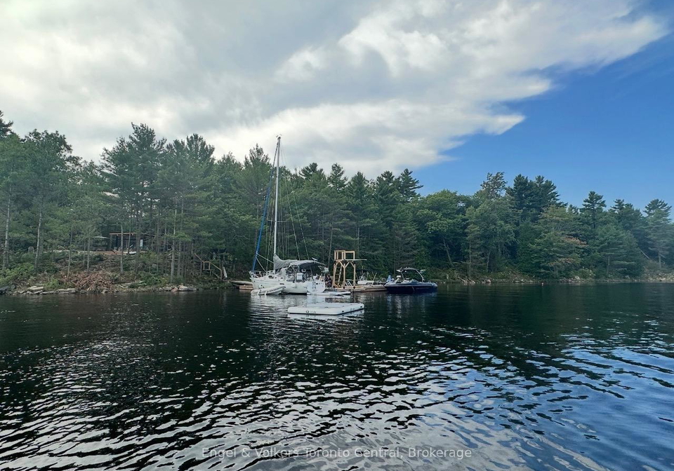 736-2190-island-georgian-bay-ontario-x12987316