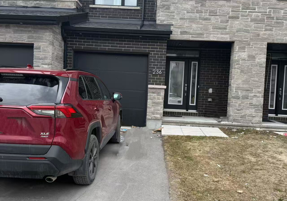 236-sheaf-row-n-ottawa-ontario-x12988008