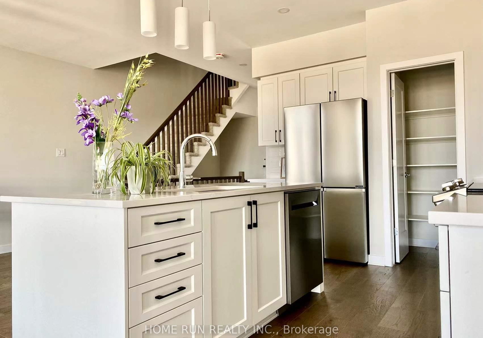 236-sheaf-row-n-ottawa-ontario-x12988008