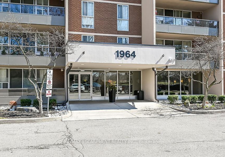 1964-main-street-w-hamilton-ontario-x12988280