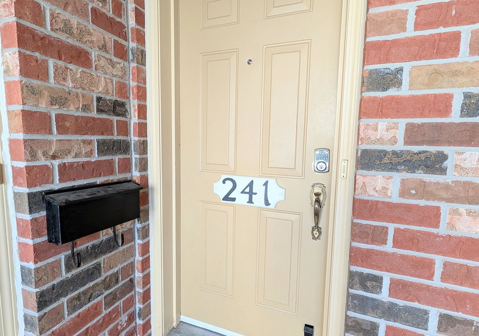 241-keltie-private-ottawa-ontario-x12988872