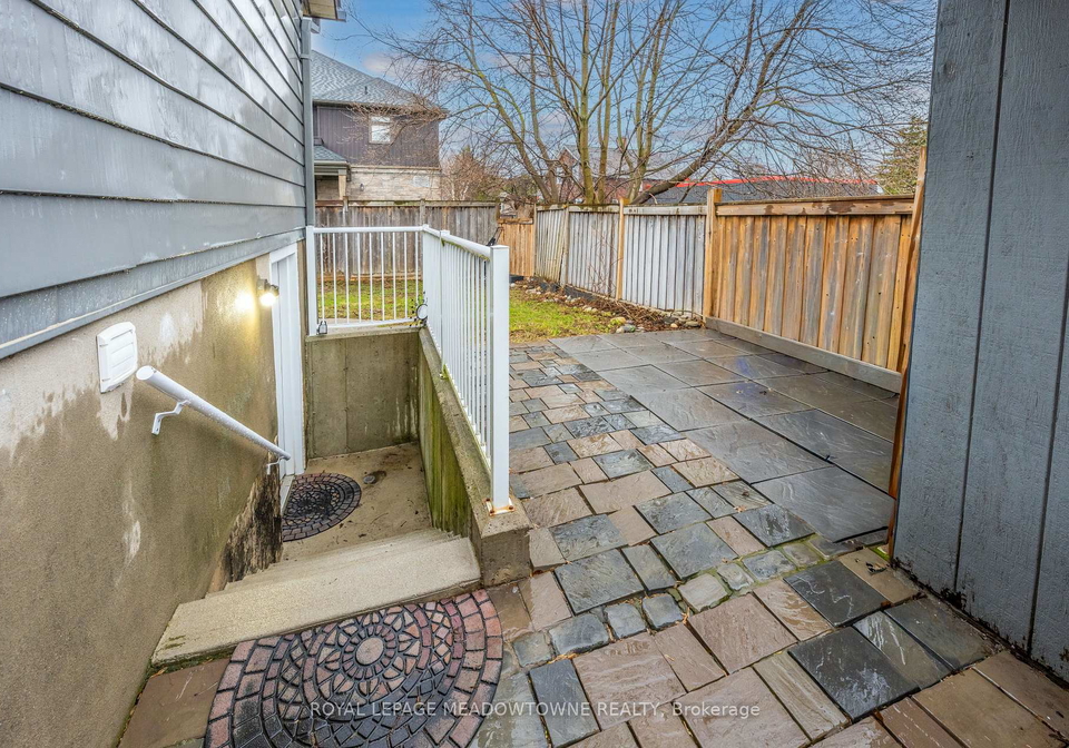 545-hill-street-e-centre-wellington-ontario-x12989520