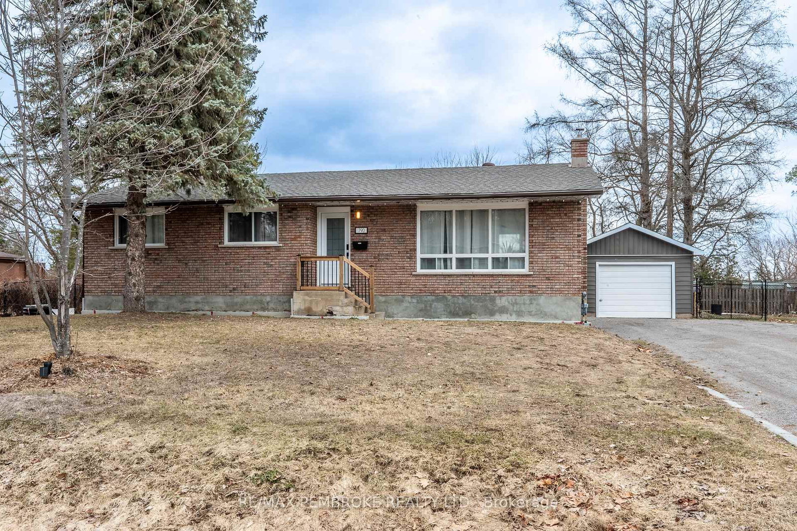 790-lakeview-drive-petawawa-ontario-x12989670