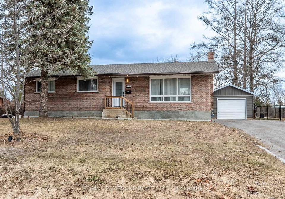 790-lakeview-drive-petawawa-ontario-x12989670