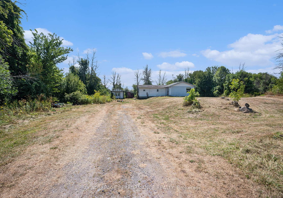 3796-county-12-road-south-stormont-ontario-x12989946