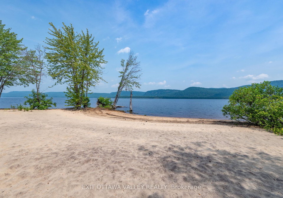 10-ryans-camp-lane-laurentian-hills-ontario-x12990382