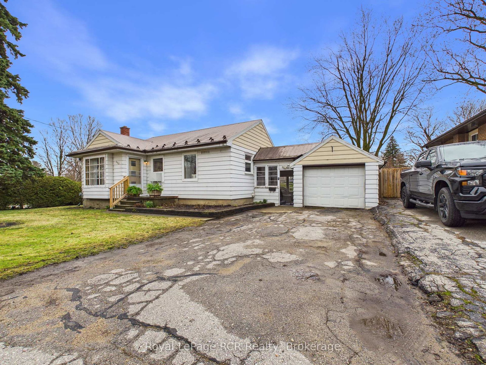 380-winston-street-e-north-perth-ontario-x12990838
