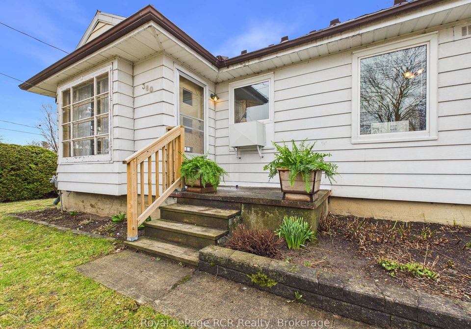 380-winston-street-e-north-perth-ontario-x12990838
