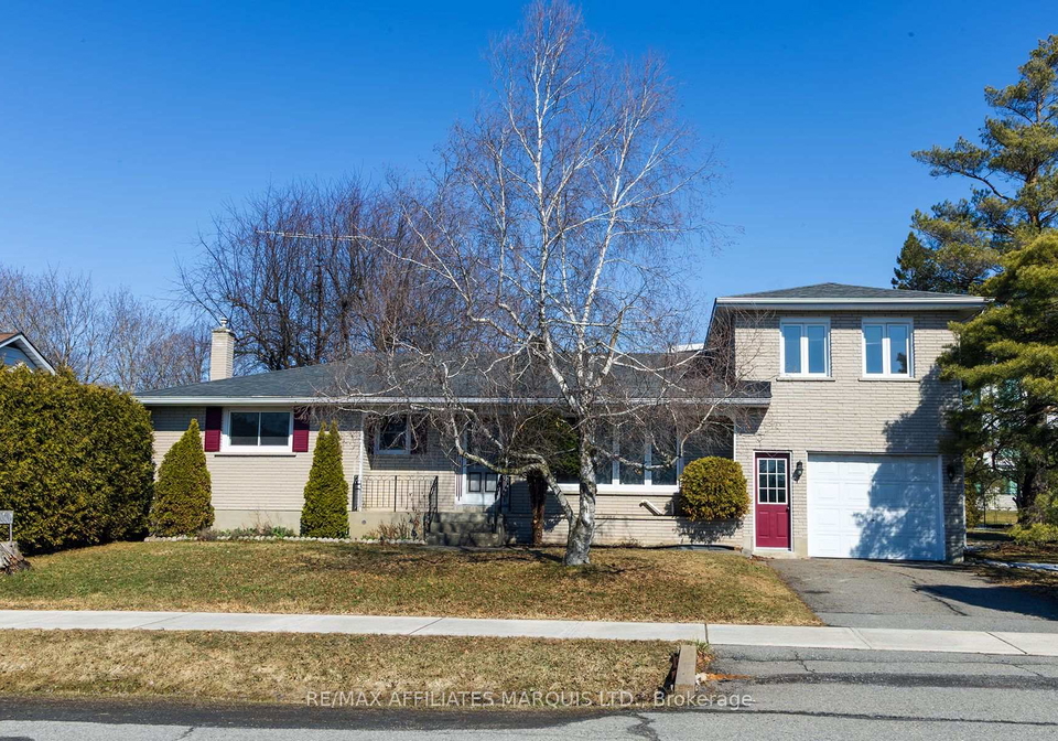 66-fifth-street-e-south-dundas-ontario-x12990934