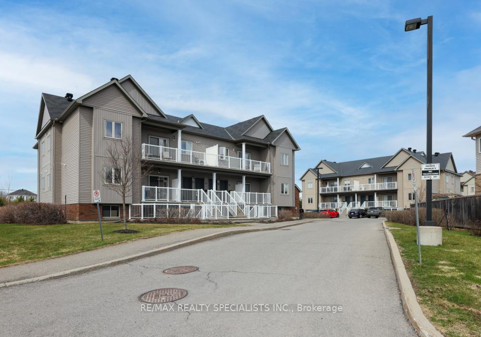 26-sternes-ottawa-ontario-x12991052