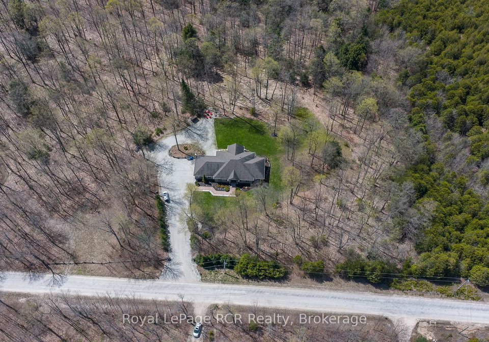 414498-baseline-road-west-grey-ontario-x12991582