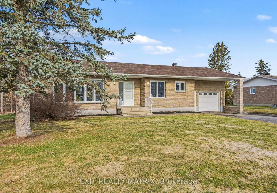 60-charles-street-north-stormont-ontario-x12992746