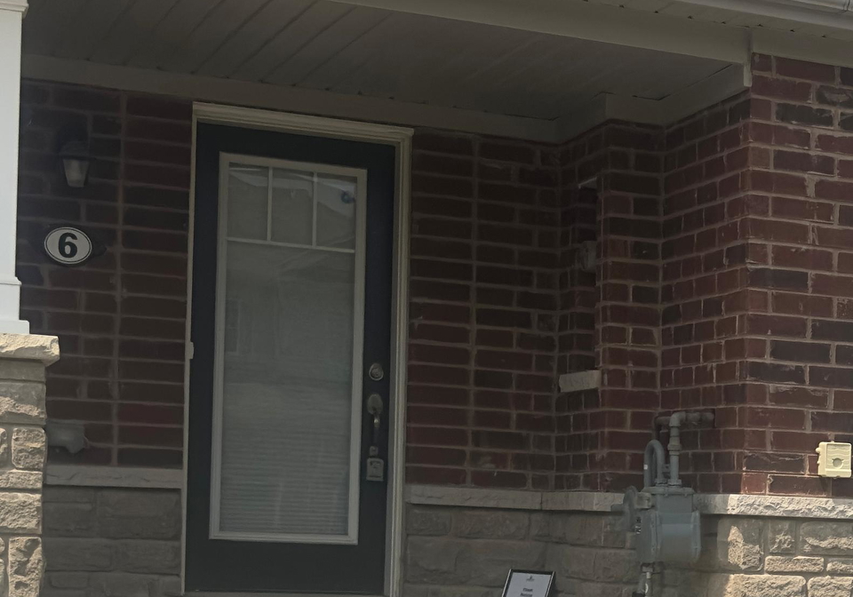 6-longboat-run-w-brantford-ontario-x12993086