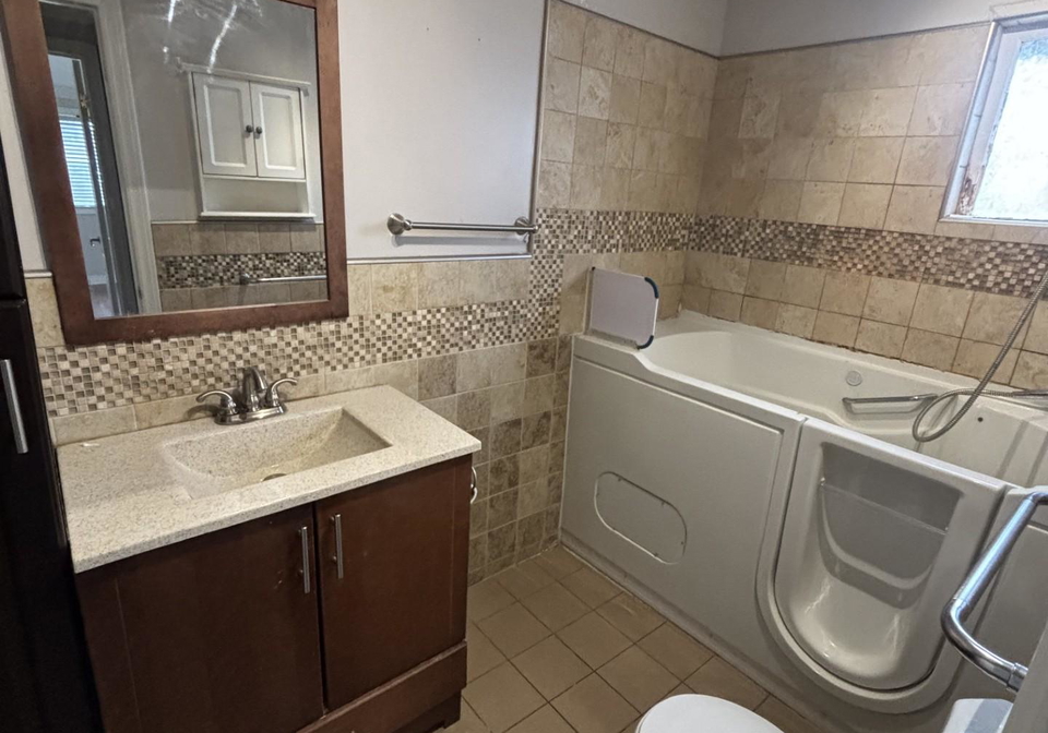 205-ivon-avenue-hamilton-ontario-x12993728