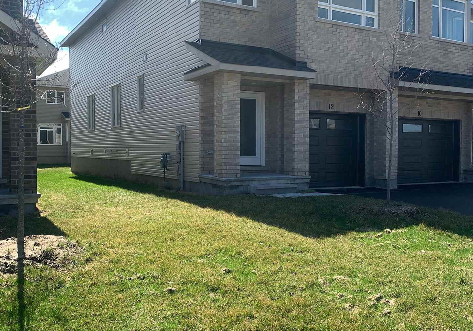 12-wylie-way-carleton-place-ontario-x12994020