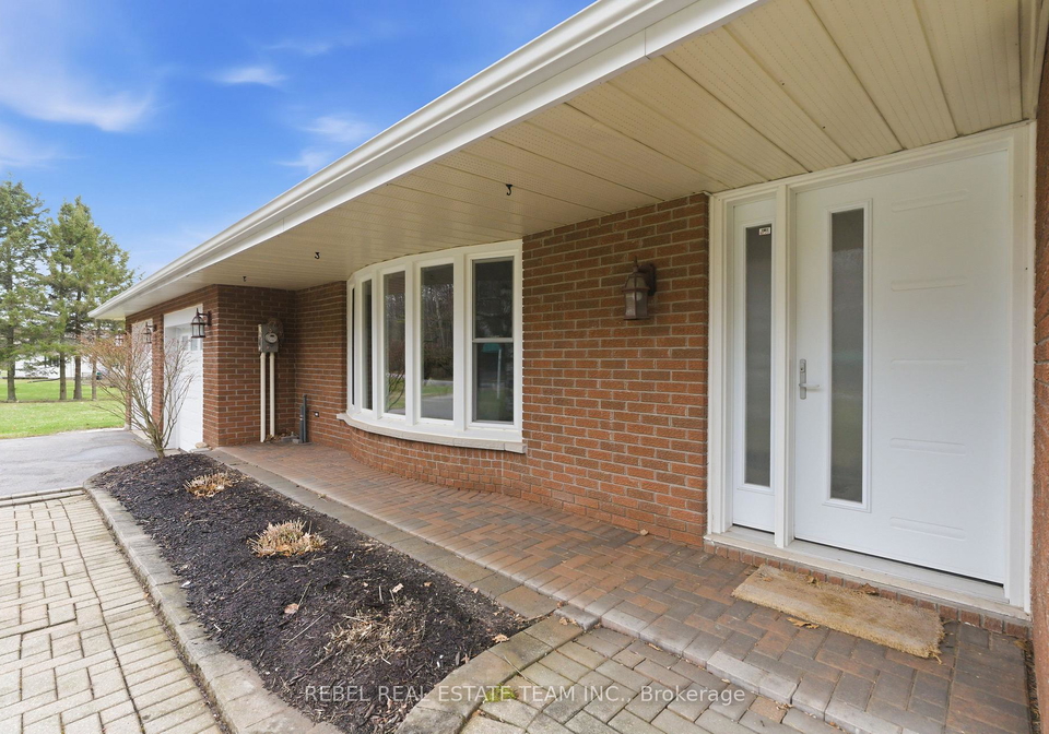 323-flying-club-road-quinte-west-ontario-x12994304