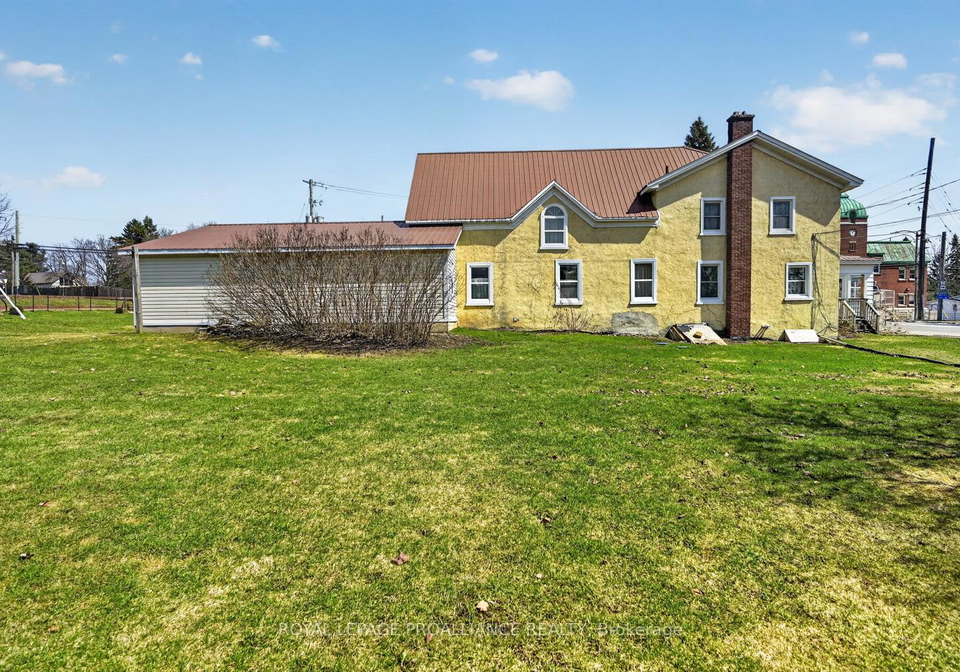 2-main-street-w-athens-ontario-x12994750