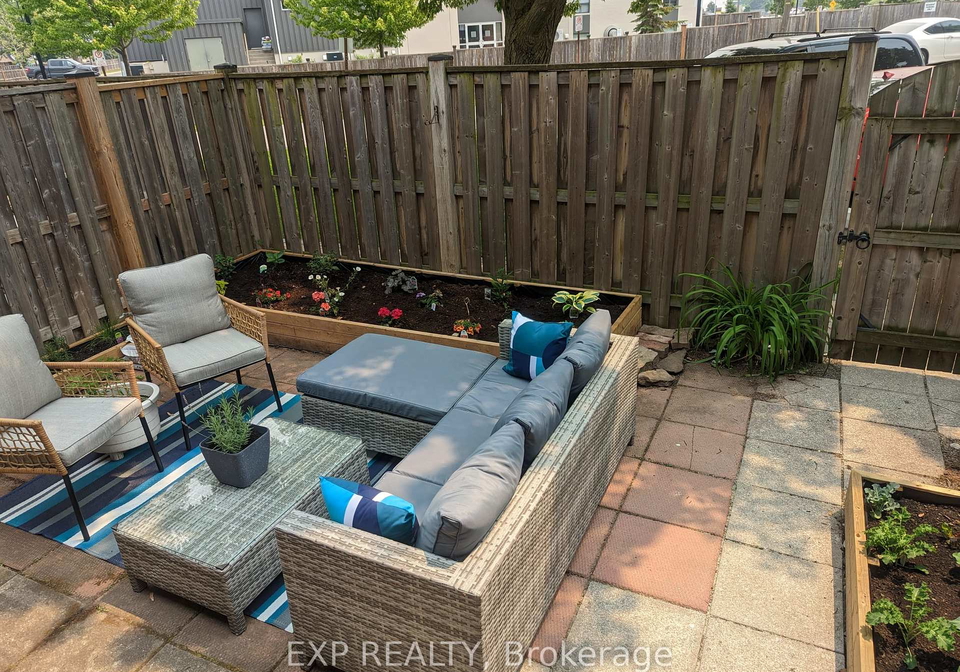 7-viking-court-grimsby-ontario-x12995354