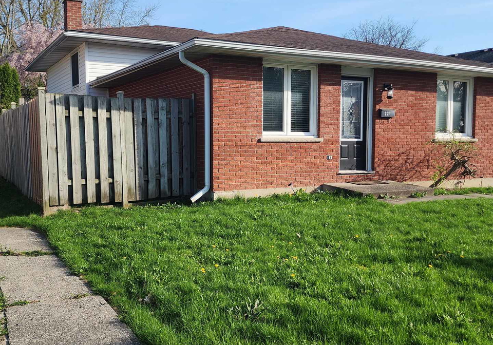 221-admiral-drive-london-east-ontario-x12995694