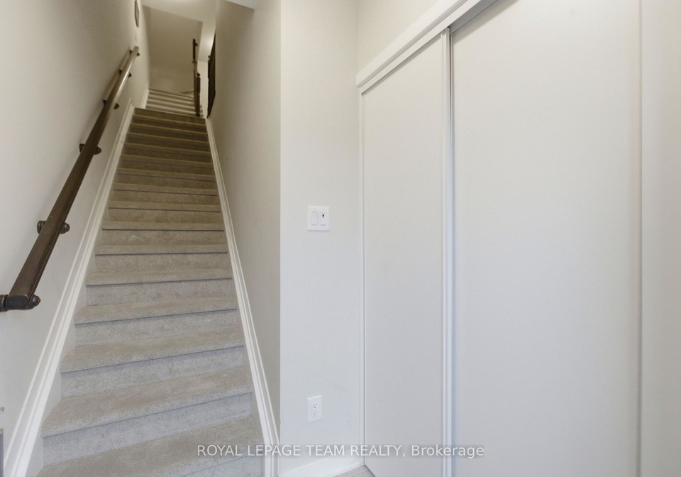 918-parnian-private-ottawa-ontario-x12995762