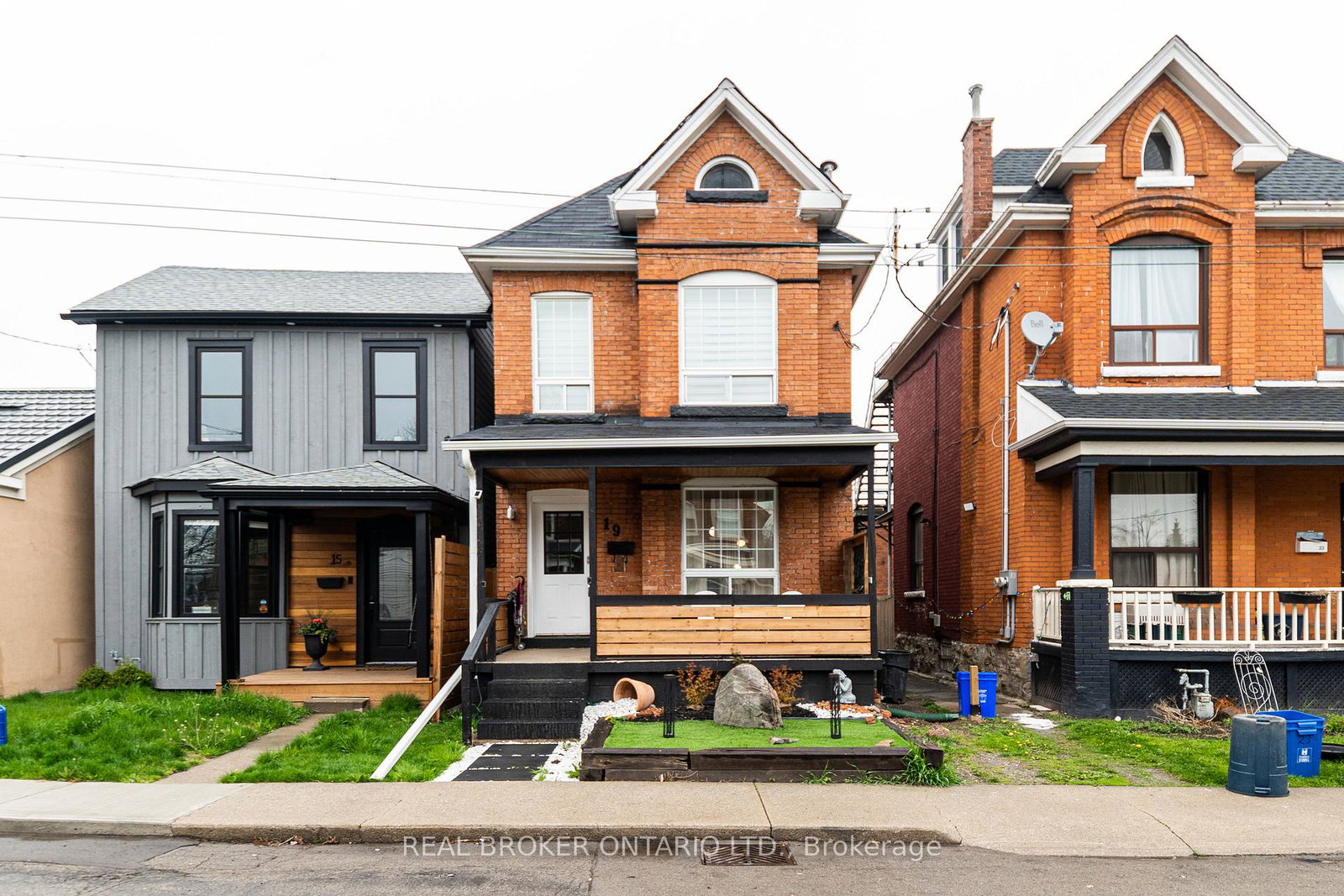 19-century-street-hamilton-ontario-x12996844