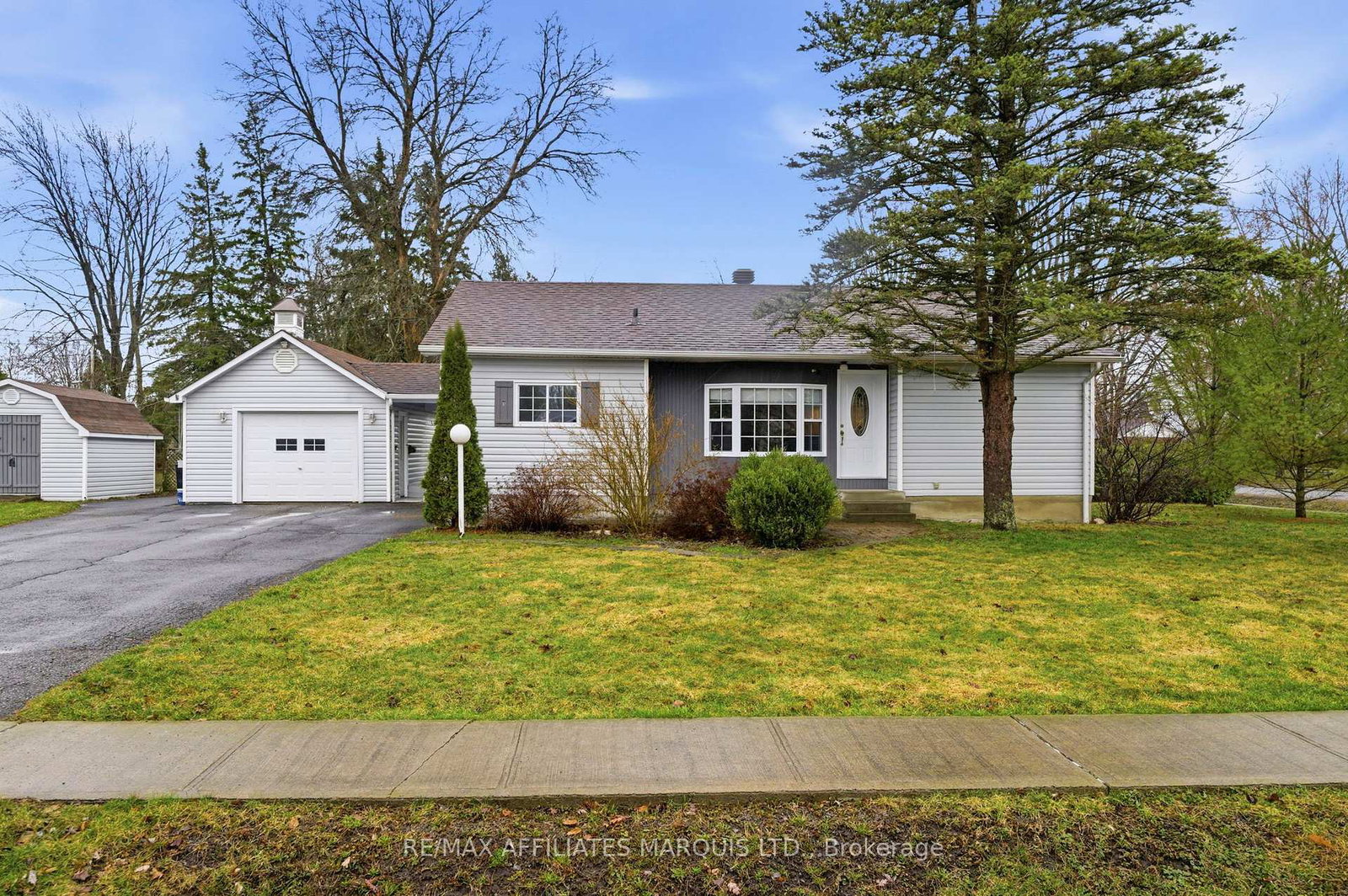 36-maple-street-south-stormont-ontario-x12998212