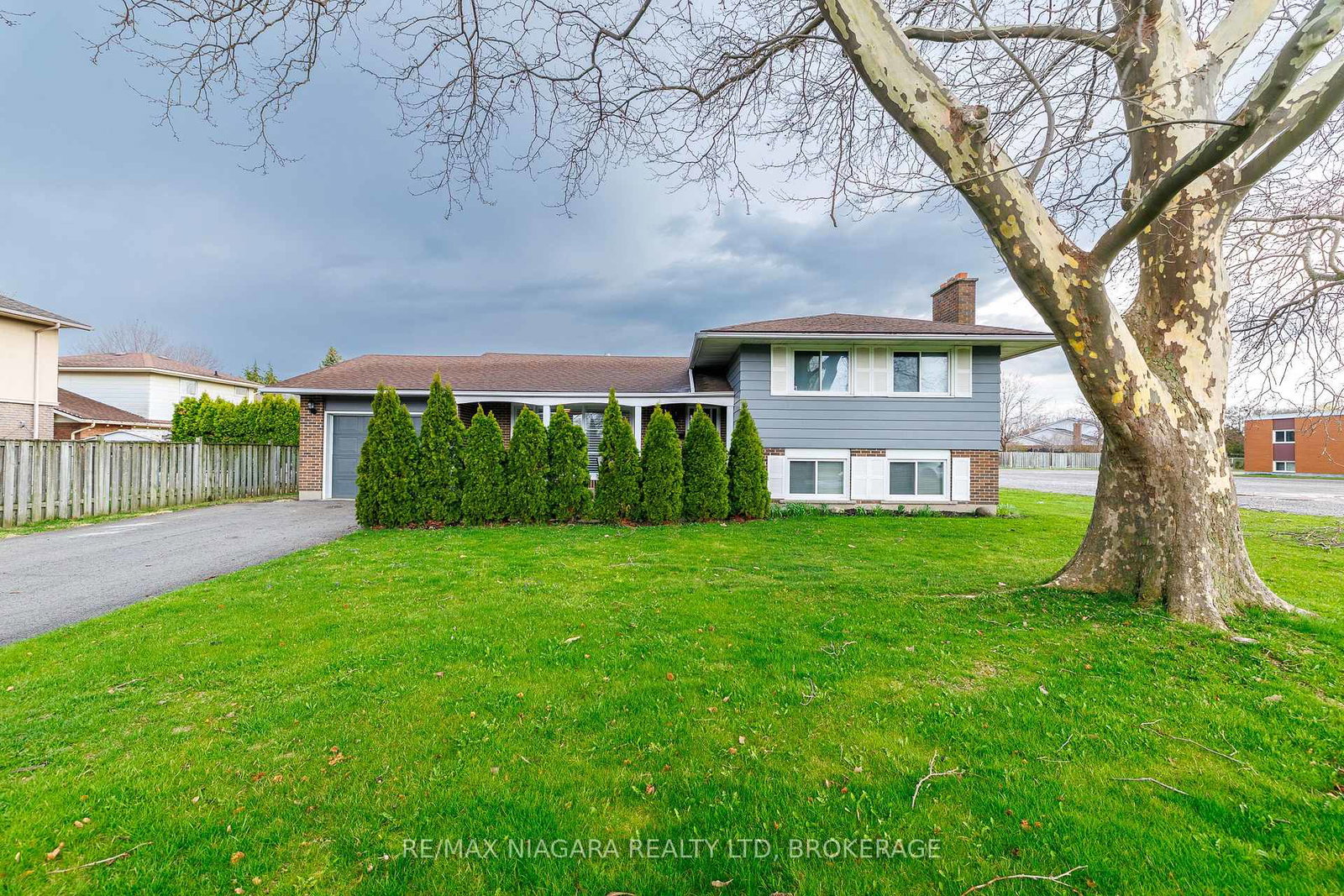 1-royal-henley-boulevard-st-catharines-ontario-x12999410