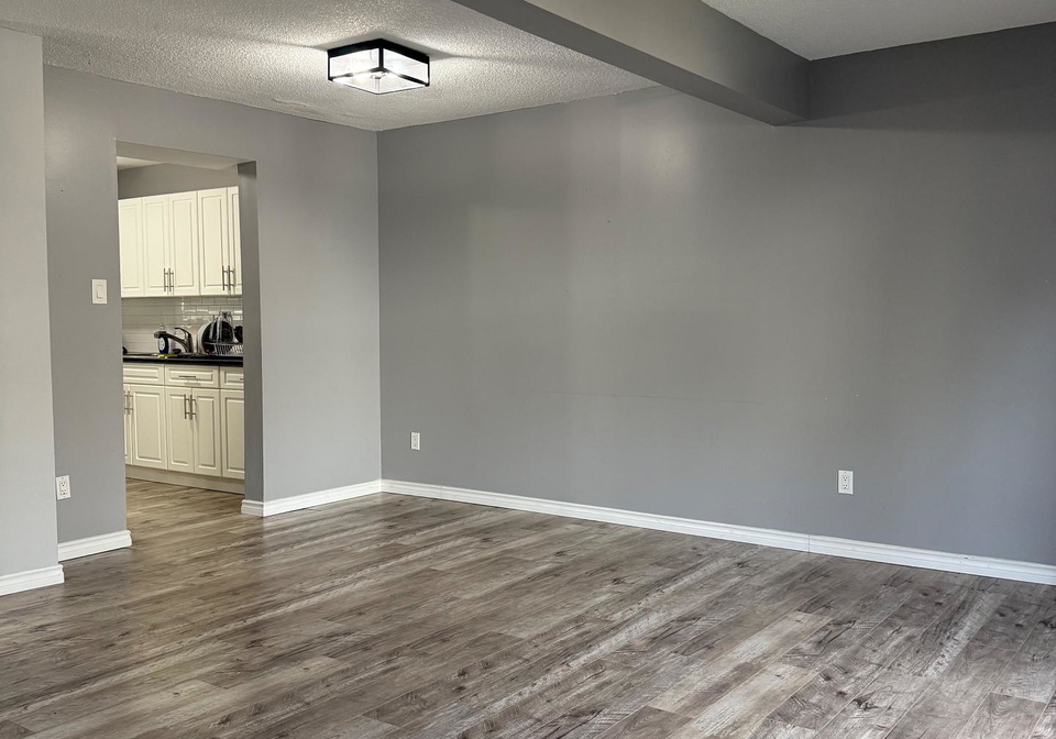 255-northlake-drive-waterloo-ontario-x12999624