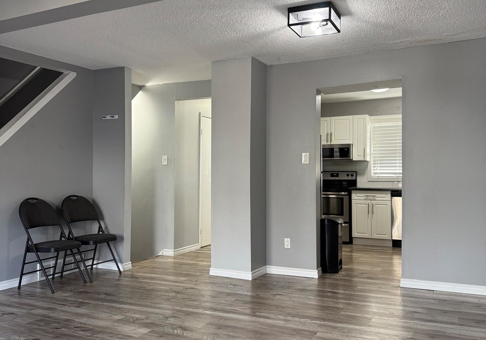 255-northlake-drive-waterloo-ontario-x12999624
