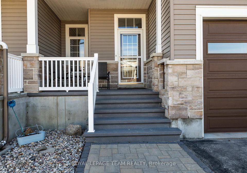 156-oxford-street-w-north-grenville-ontario-x12999862