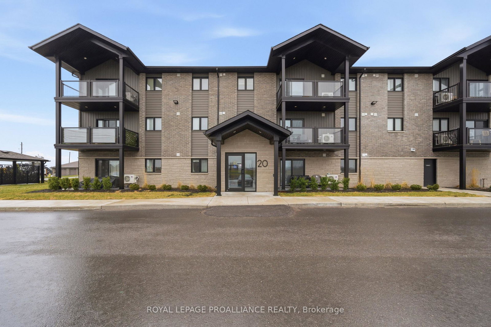 20-hillside-meadow-drive-quinte-west-ontario-x13000212