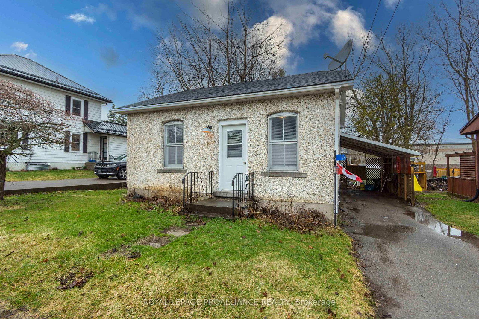 12-albert-road-quinte-west-ontario-x13000270
