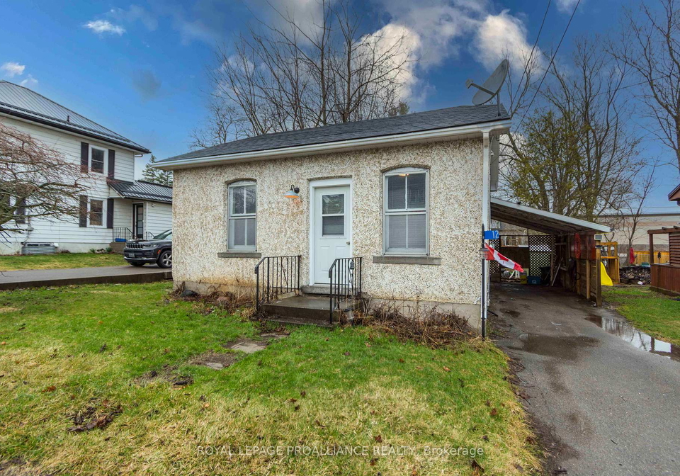 12-albert-road-quinte-west-ontario-x13000270